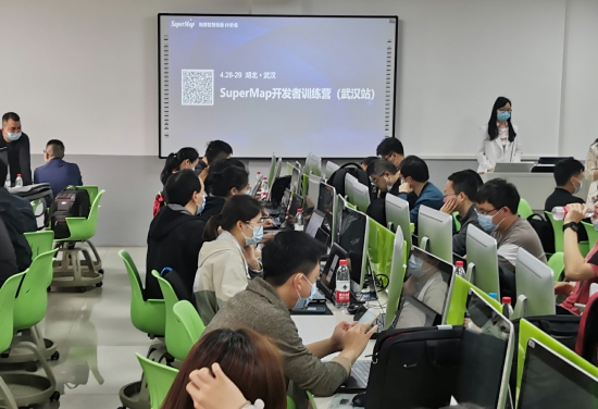 武漢大學GIS教學與應用創新中心與超圖軟件攜手舉辦開發者訓練營，推動教育行業軟件開發創新